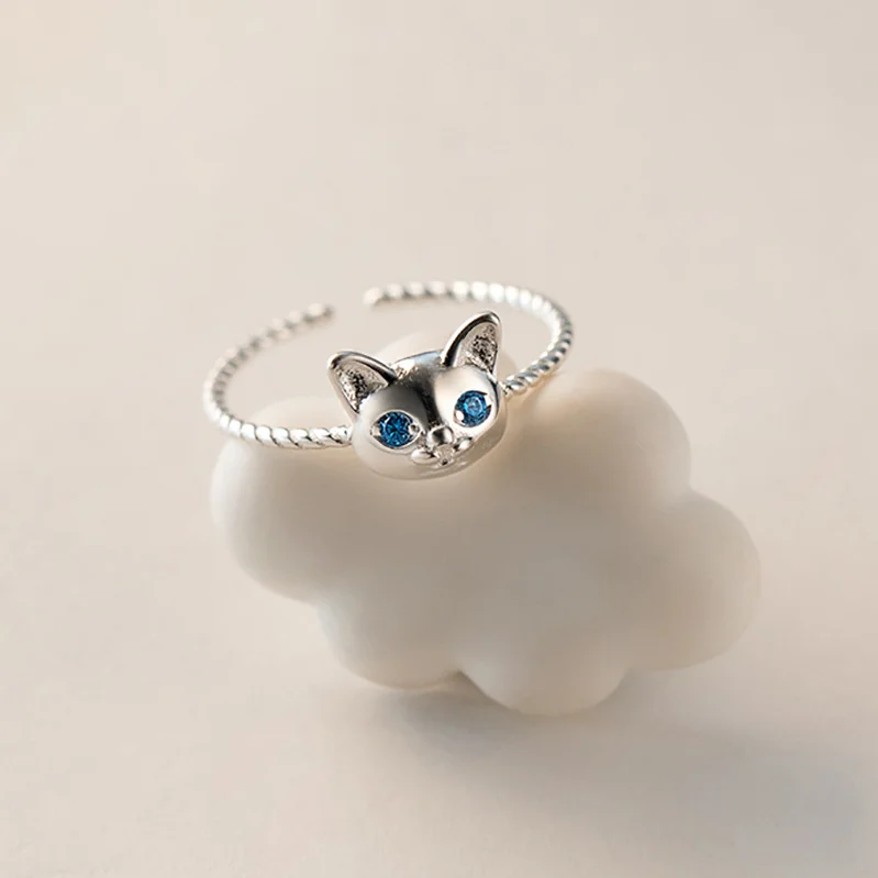 Blue Eyed Cat Twist Ring