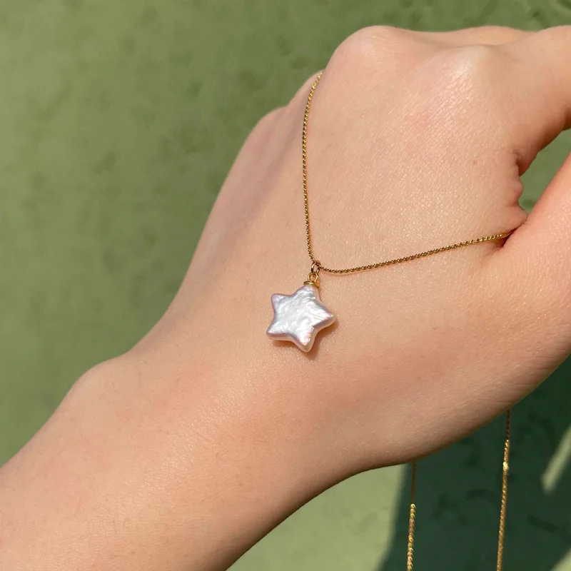 Pearly Star Pendant Necklace
